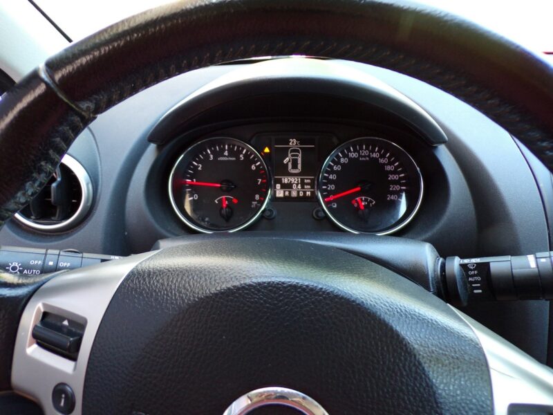 Nissan Qashqai Automat /4x4 /Navi /solardach /2,0 /141KM /2013 I (2007-2013)