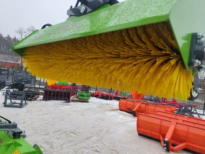 Zamiatarka hydrauliczna do dróg, ulic, kostki, betonu dużych powierzchni płaskich.