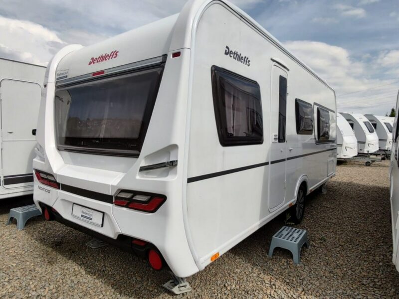 przyczepy kempingowe Dethleffs Nomad 530 DR Od ręki - przyczepa z łóżkiem królewskim i piecem TRUMA COMBI 6E !!