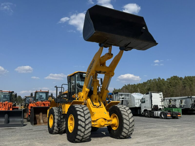 duża kołowa Hyundai HL770-7A Dobry Stan Techniczny, Centralne Smarowanie 23,1/Ton.