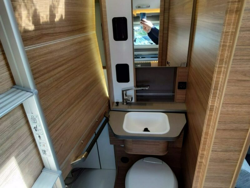 samochody kempingowe Weinsberg X-CURSION VAN 500 MQ Od ręki - Kompaktowy kamper 5,9m na podwoziu VW T6! Weinsberg KRAKÓW