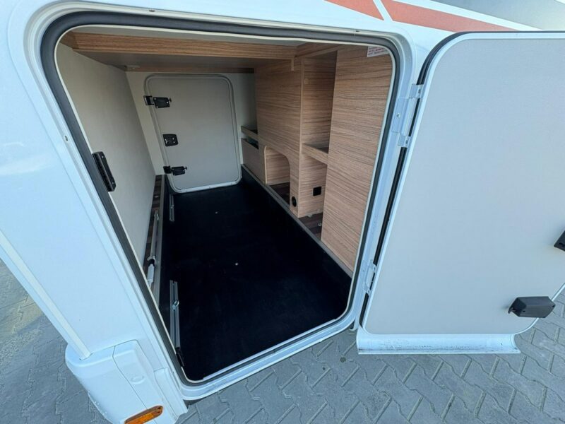 samochody kempingowe Weinsberg CaraCompact MB 640 MEG EDITION [PEPPER] Od ręki - Półintegra na podwoziu Mercedesa z automatem!