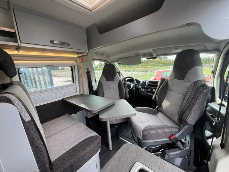 samochody kempingowe Weinsberg CaraTour 600 ME Od ręki - Kompaktowy camper van z łóżkiem podłużnym! Kraków