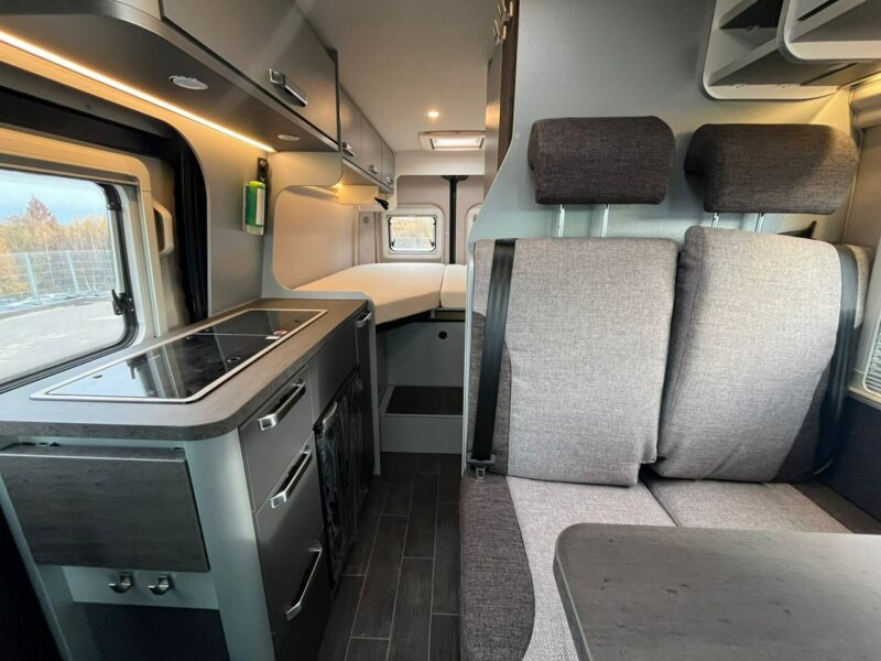 samochody kempingowe Weinsberg CaraTour 600 ME Od ręki - Kompaktowy camper van z łóżkiem podłużnym! Kraków