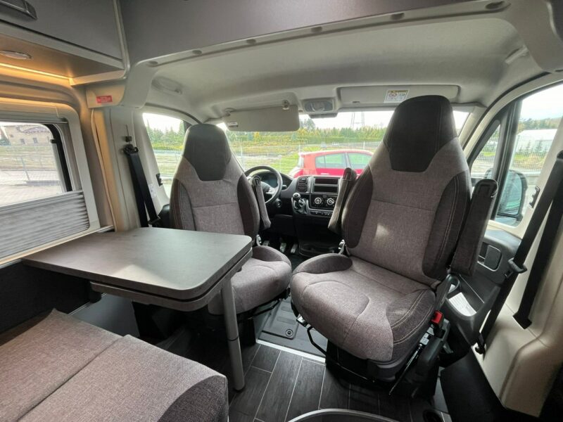 samochody kempingowe Weinsberg CaraTour 600 ME Od ręki - Kompaktowy camper van z łóżkiem podłużnym! Kraków