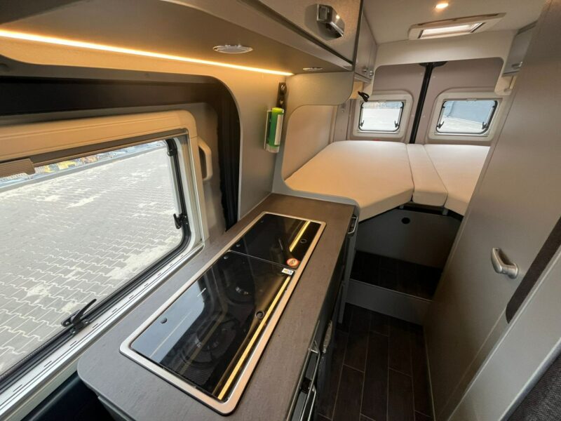 samochody kempingowe Weinsberg CaraTour 600 ME Od ręki - Kompaktowy camper van z łóżkiem podłużnym! Kraków