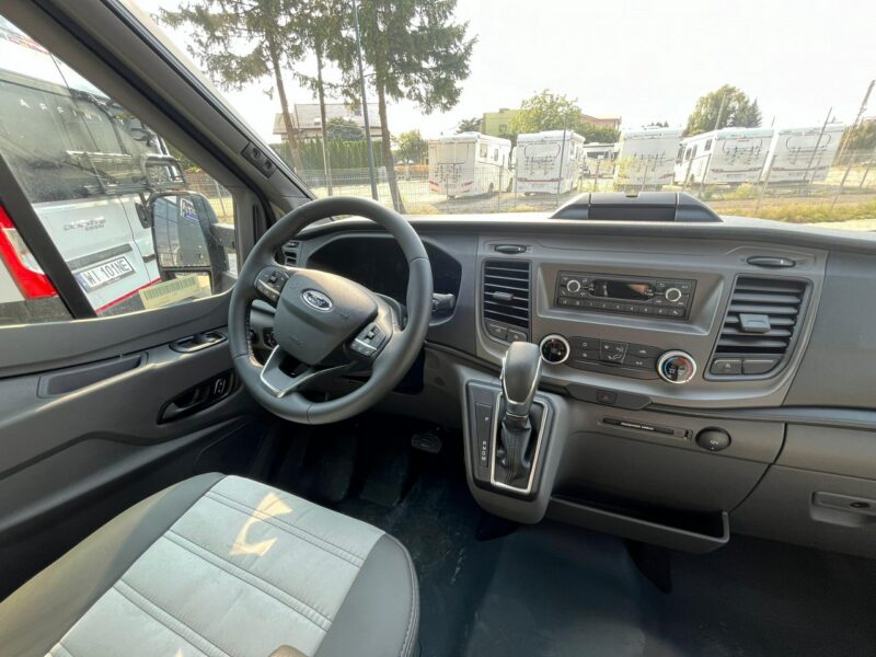 samochody kempingowe Sunlight T690 L Adventure 5 osobowa półintegra z automatem i elektrycznie ogrzewaną podłogą