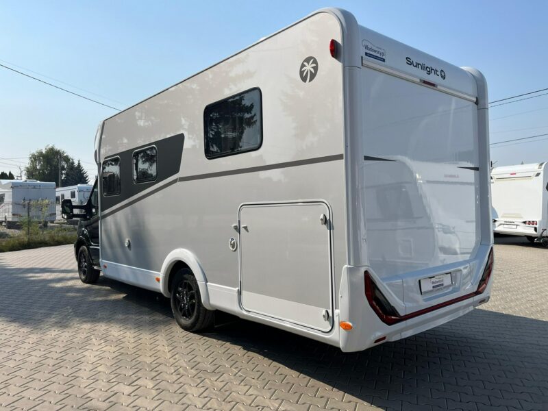 samochody kempingowe Sunlight T690 L Adventure 5 osobowa półintegra z automatem i elektrycznie ogrzewaną podłogą