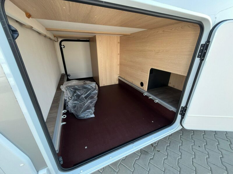 samochody kempingowe Sunlight T690 L Adventure 5 osobowa półintegra z automatem i elektrycznie ogrzewaną podłogą