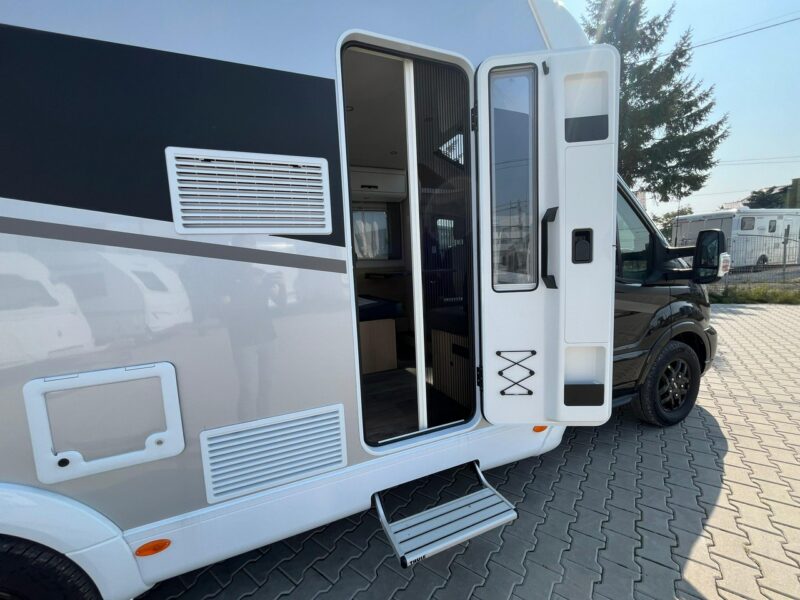 samochody kempingowe Sunlight T690 L Adventure 5 osobowa półintegra z automatem i elektrycznie ogrzewaną podłogą