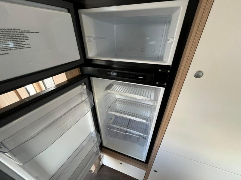samochody kempingowe Sunlight A72 Od ręki - Wyjątkowo przestronna alkowa z łóżkami piętrowymi