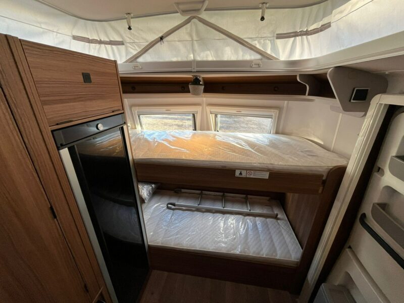 przyczepy kempingowe Hymer-Eriba Touring Facelift - Touring 560 Wyjątkowa przyczepa nawet dla 6 osób z otwieranym dachem!