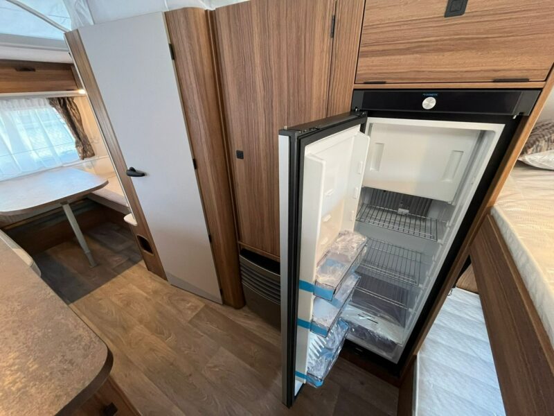 przyczepy kempingowe Hymer-Eriba Touring Facelift - Touring 560 Wyjątkowa przyczepa nawet dla 6 osób z otwieranym dachem!