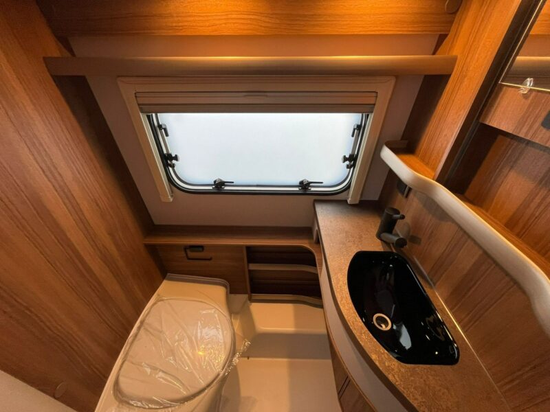 przyczepy kempingowe Hymer-Eriba Touring Facelift - Touring 560 Wyjątkowa przyczepa nawet dla 6 osób z otwieranym dachem!