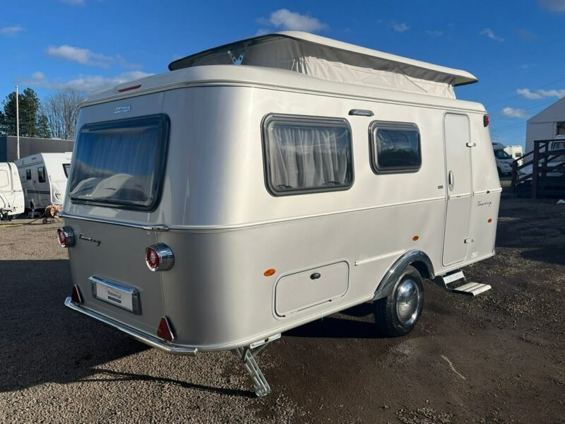 przyczepy kempingowe Hymer-Eriba Touring Facelift - Touring 560 Wyjątkowa przyczepa nawet dla 6 osób z otwieranym dachem!