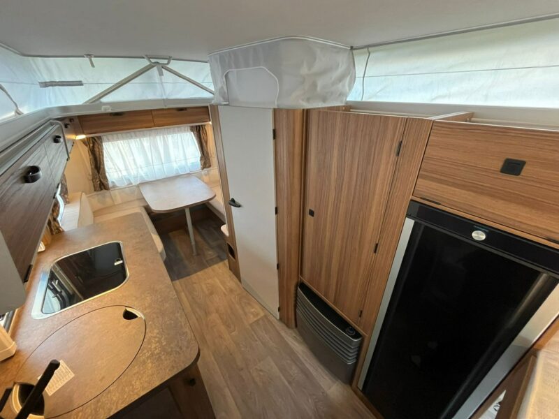 przyczepy kempingowe Hymer-Eriba Touring Facelift - Touring 560 Wyjątkowa przyczepa nawet dla 6 osób z otwieranym dachem!