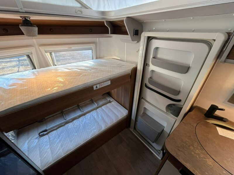 przyczepy kempingowe Hymer-Eriba Touring Facelift - Touring 560 Wyjątkowa przyczepa nawet dla 6 osób z otwieranym dachem!