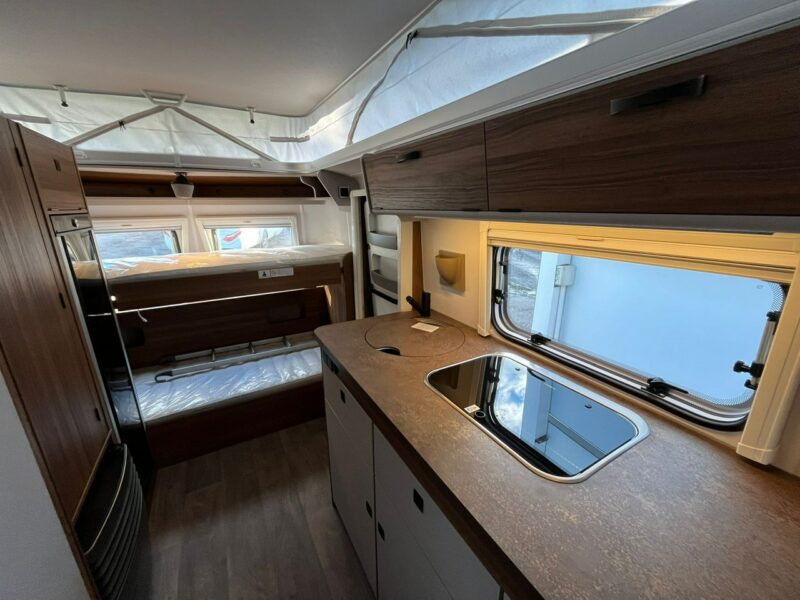przyczepy kempingowe Hymer-Eriba Touring Facelift - Touring 560 Wyjątkowa przyczepa nawet dla 6 osób z otwieranym dachem!