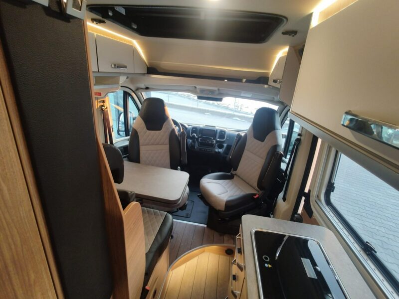 samochody kempingowe Weinsberg CaraBus 540 MQ Campervan dla 4 os. z dachem sypialnym pop up! 5,5m