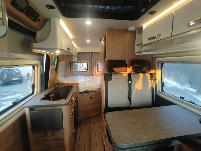 samochody kempingowe Weinsberg CaraBus 540 MQ Campervan dla 4 os. z dachem sypialnym pop up! 5,5m