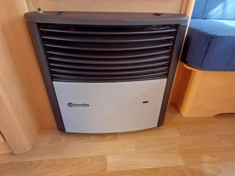 przyczepy kempingowe Hobby 30A28 WC Prysznic Kuchenka Solar Dodatkow zadaszenie