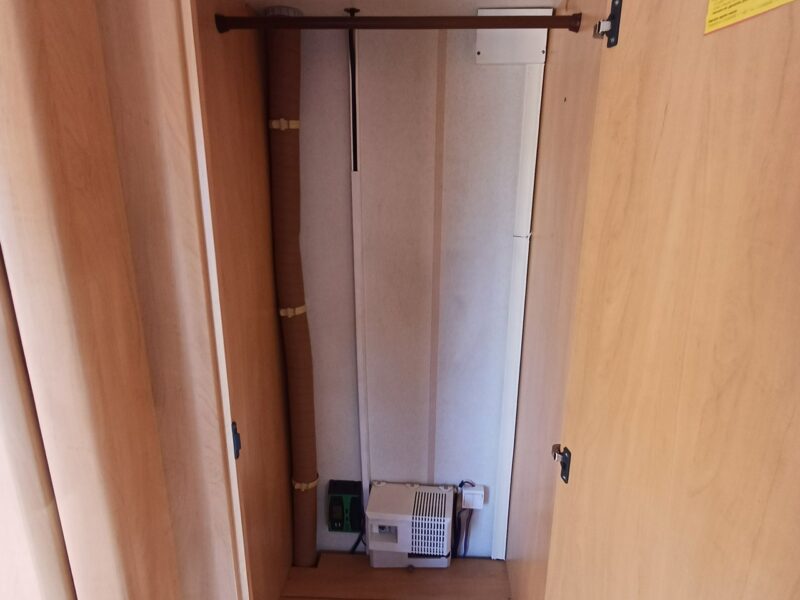 przyczepy kempingowe Hobby 30A28 WC Prysznic Kuchenka Solar Dodatkow zadaszenie