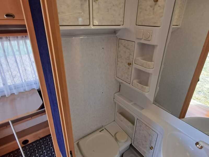 przyczepy kempingowe Hobby 30A28 WC Prysznic Kuchenka Solar Dodatkow zadaszenie