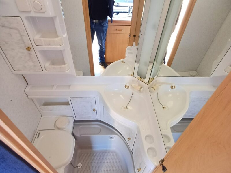 przyczepy kempingowe Hobby 30A28 WC Prysznic Kuchenka Solar Dodatkow zadaszenie