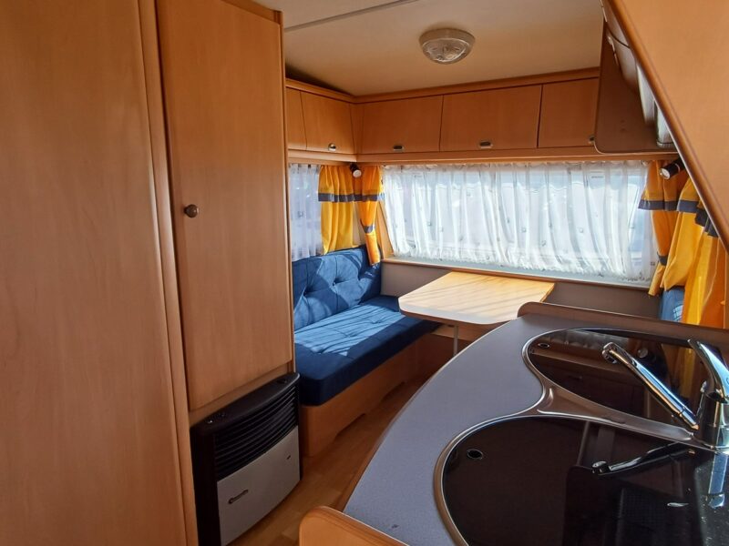 przyczepy kempingowe Hobby 30A28 WC Prysznic Kuchenka Solar Dodatkow zadaszenie