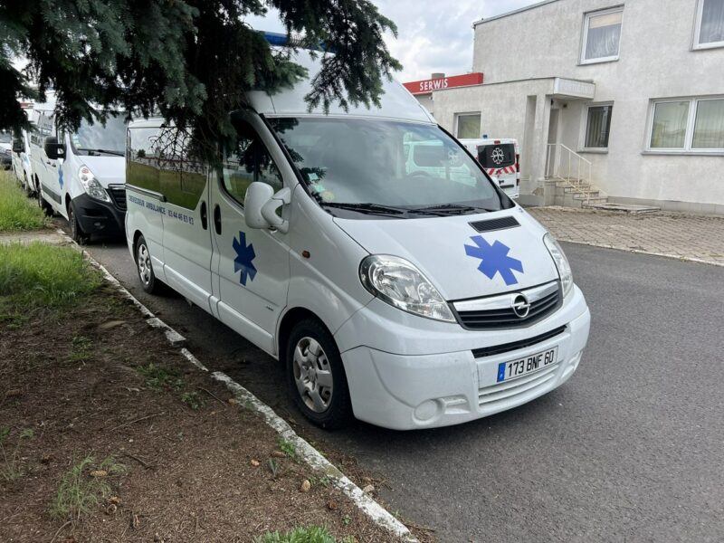 ambulansy Opel Vivaro Opel Vivaro Ambulans Karetka 2.5 CDTi