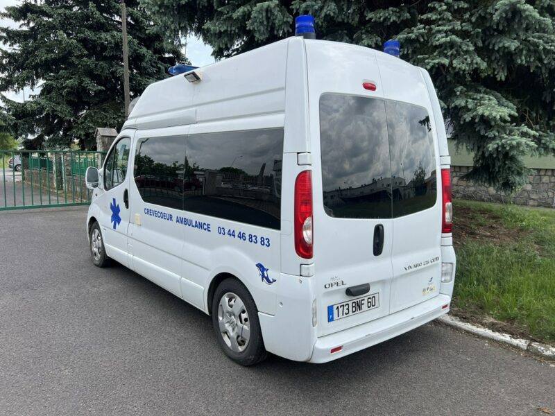 ambulansy Opel Vivaro Opel Vivaro Ambulans Karetka 2.5 CDTi