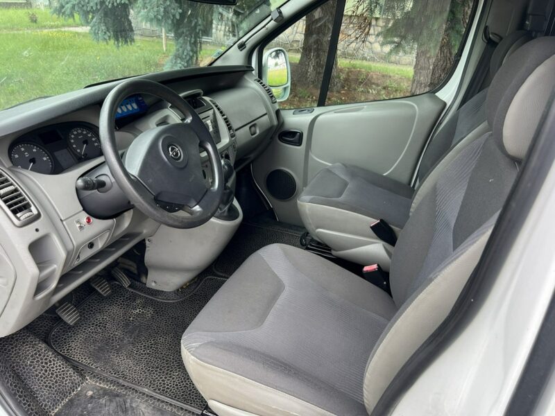 ambulansy Opel Vivaro Opel Vivaro Ambulans Karetka 2.5 CDTi
