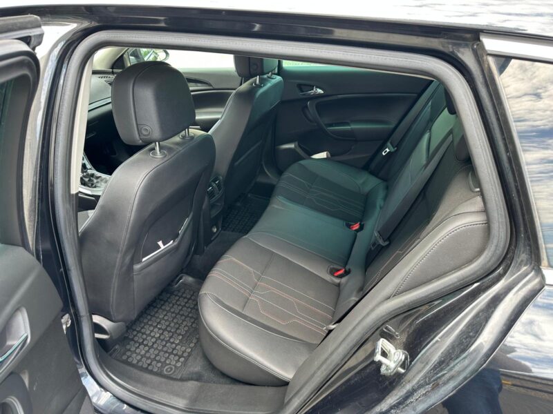 Na sprzedaż Opel Insignia z 2012 roku, w wyjątkowej edycji jubileuszowej z okazji 150-lecia marki Opel.