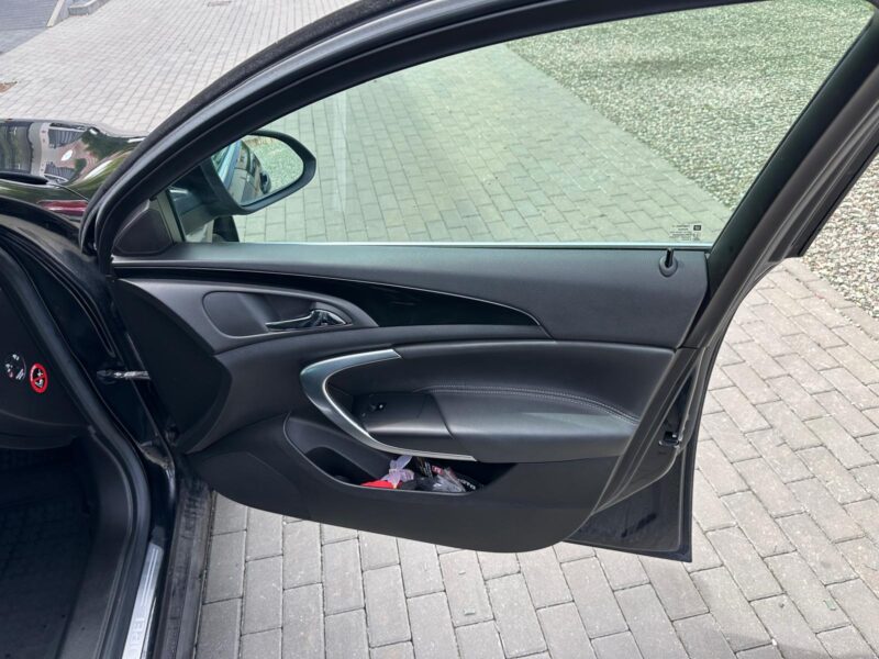 Na sprzedaż Opel Insignia z 2012 roku, w wyjątkowej edycji jubileuszowej z okazji 150-lecia marki Opel.