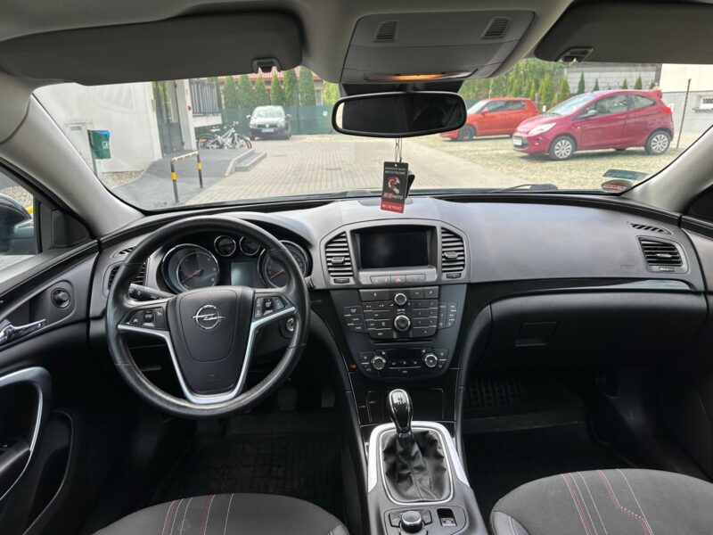 Na sprzedaż Opel Insignia z 2012 roku, w wyjątkowej edycji jubileuszowej z okazji 150-lecia marki Opel.