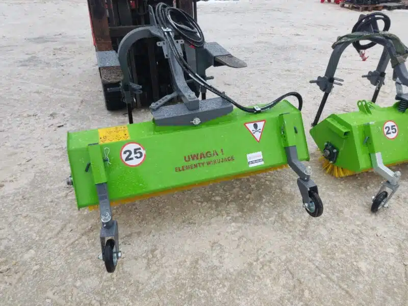 Zamiatarka hydrauliczna do dróg, ulic, kostki, betonu dużych powierzchni płaskich.