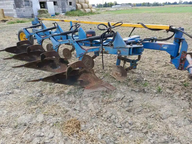 Pług 4 skibowy półzawieszany overum