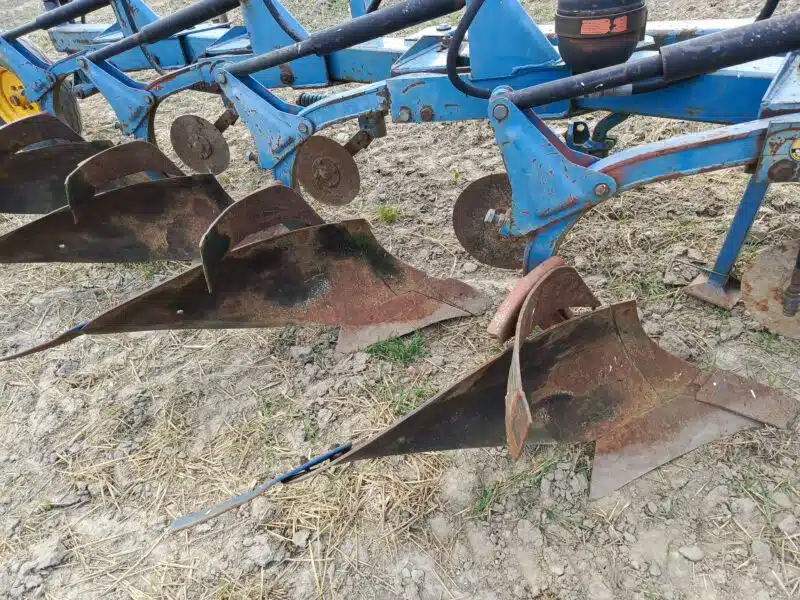 Pług 4 skibowy półzawieszany overum