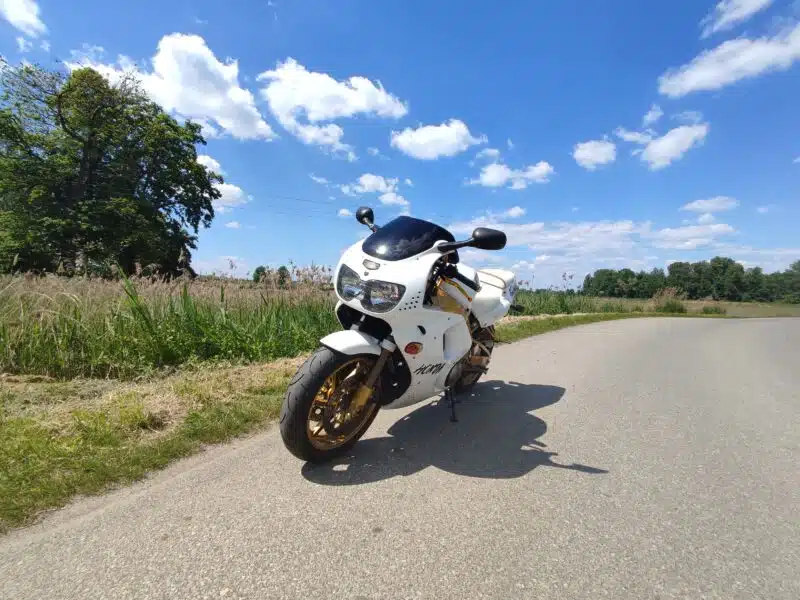 Honda CBR 900RR FIREBLADE SC28
