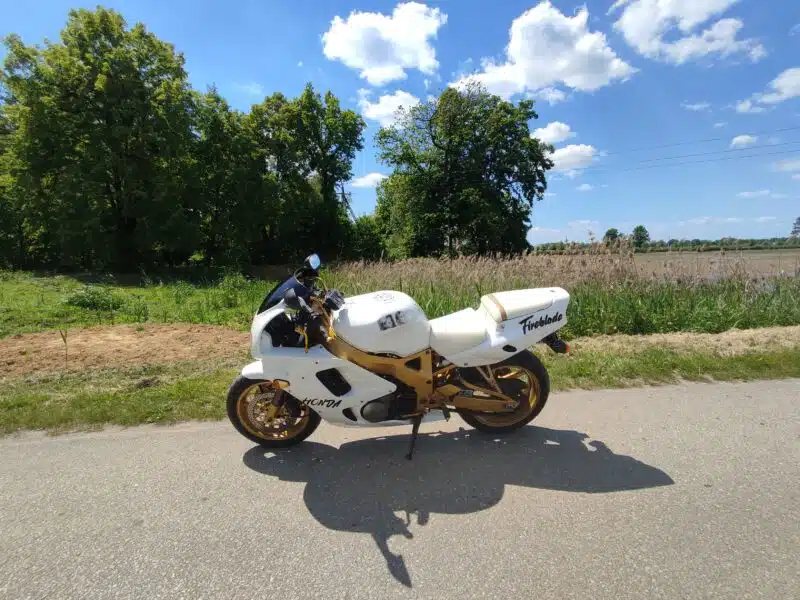 Honda CBR 900RR FIREBLADE SC28