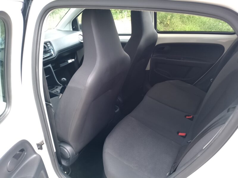 VW UP BIALY
