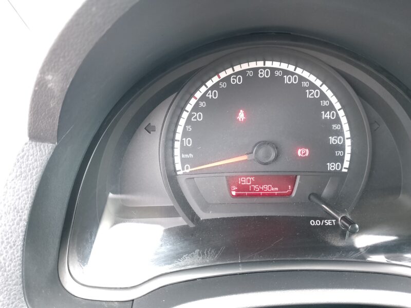 VW UP BIALY