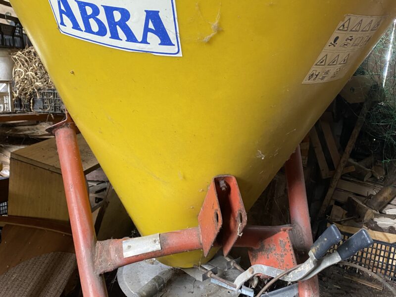 Agregat ścierniskowy, plug 5 skibowy, rozsiewacz nawozów, opryskiwacz, zgrabiarka