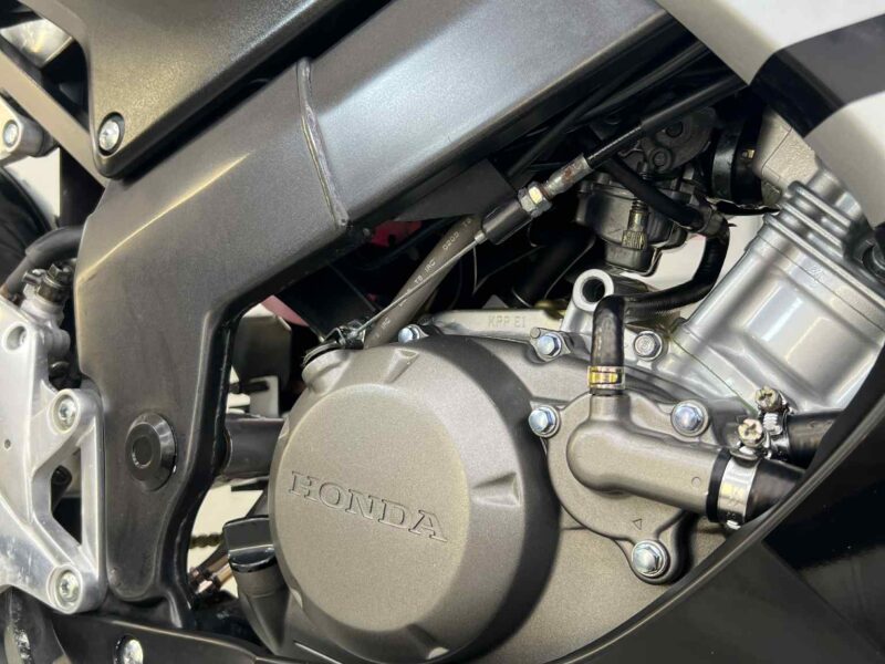 Honda cbr jc34 125