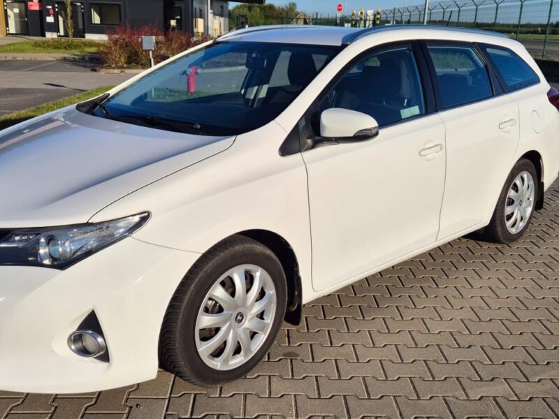 Toyota Auris kombi 2014 1.4 diesel D4D