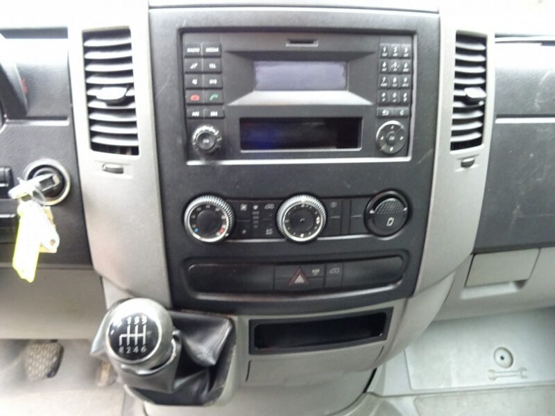 Volkswagen CRAFTER 2.0TDI 163KM 3 stronna wywrotka aluminiowa, 3 osobowa Volkswagen Crafter 2,0 TDI 163 km 3 stronna wywrotka Sprowadzona