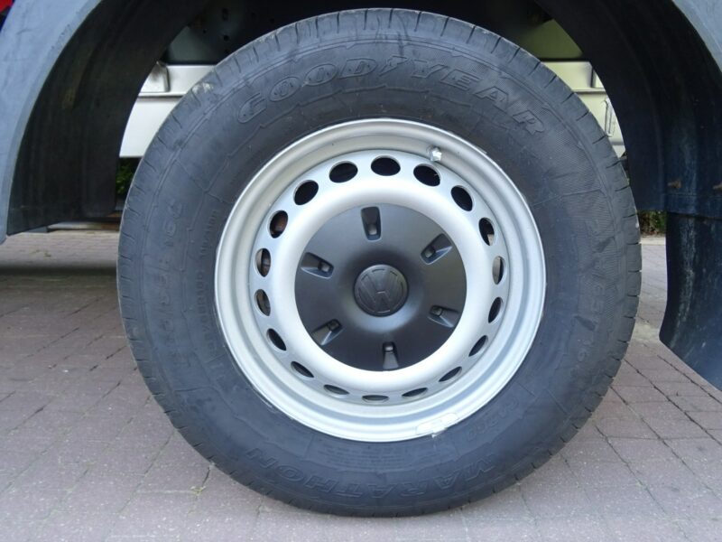 Volkswagen CRAFTER 2.0TDI 163KM 3 stronna wywrotka aluminiowa, 3 osobowa Volkswagen Crafter 2,0 TDI 163 km 3 stronna wywrotka Sprowadzona
