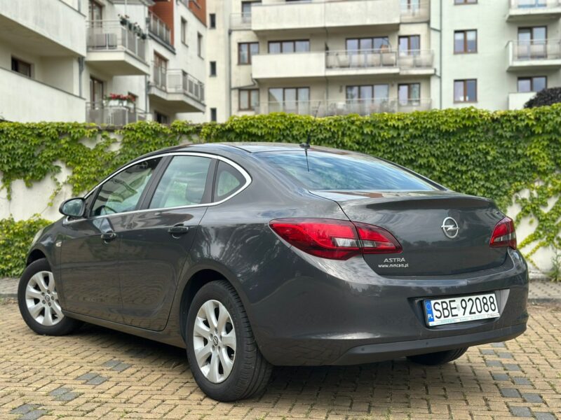 Opel Astra 1.6 benzyna J (2009-2019)