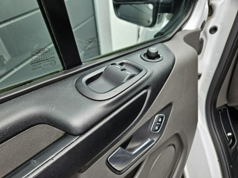 Ford Transit Custom 2.0 TDCi 130KM FV23% bezwypadek BDB WYPOSAŻENIE 3 osobowy BDB stan