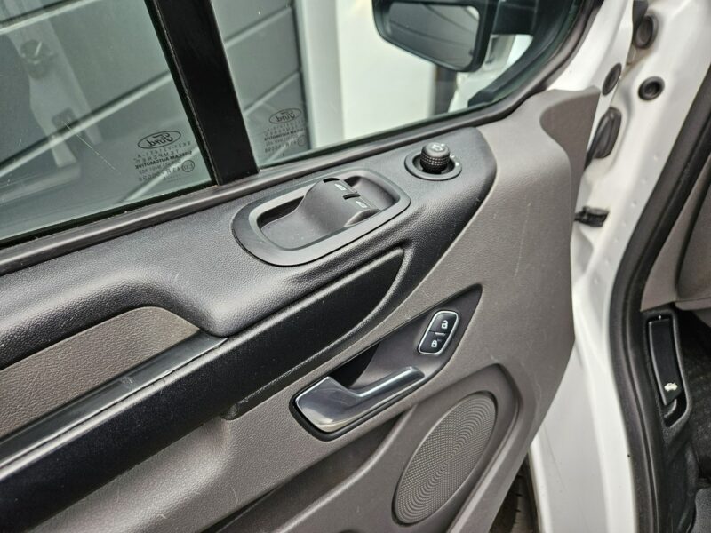 Ford Transit Custom 2.0 TDCi 130KM FV23% bezwypadek BDB WYPOSAŻENIE 3 osobowy BDB stan